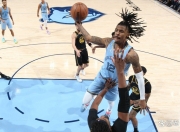 LOL决赛-激烈对决中的关键时刻，转折不断