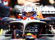 英雄联盟总决赛门票-阿斯顿马丁逆转红牛车队，拉塞尔点燃赛场