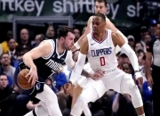 英雄联盟总决赛2025-骑士遭遇三连败，老将詹姆斯再次身背责任