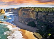 LOL决赛-亚洲风暴与北欧铁血，足球世界的唯一性双城记