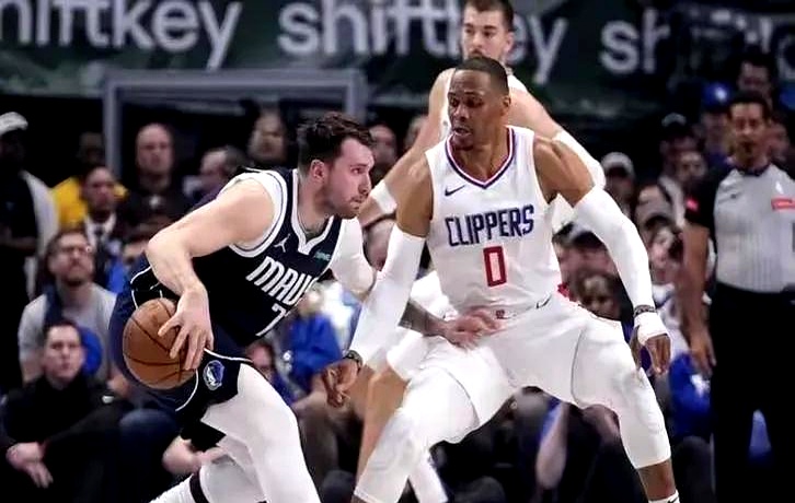 骑士遭遇三连败，老将詹姆斯再次身背责任