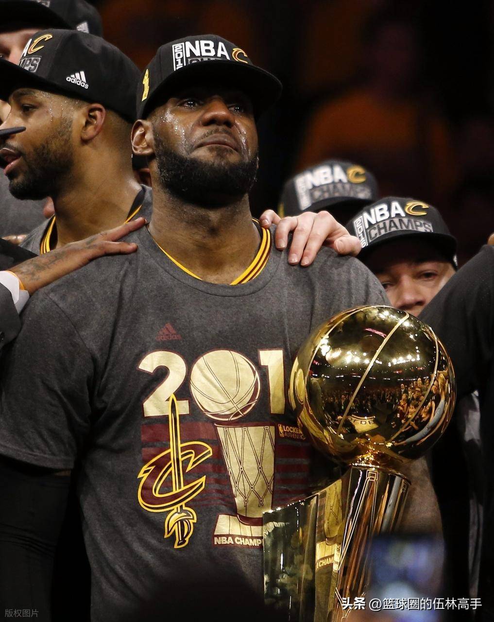 骑士遭遇三连败，老将詹姆斯再次身背责任