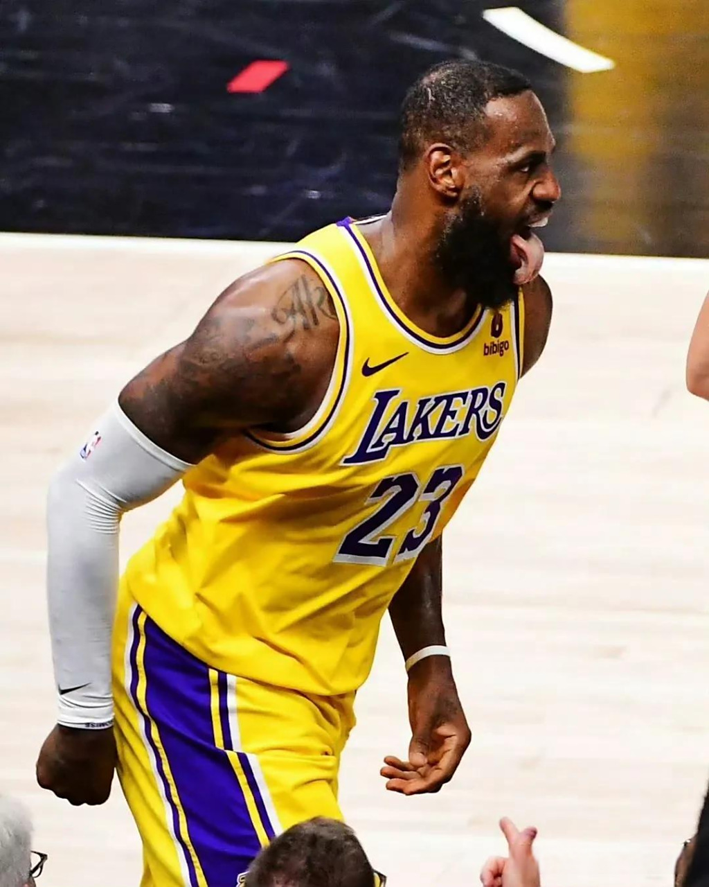 快船队神奇逆转湖人取得胜利 快船队神奇逆转湖人取得胜利