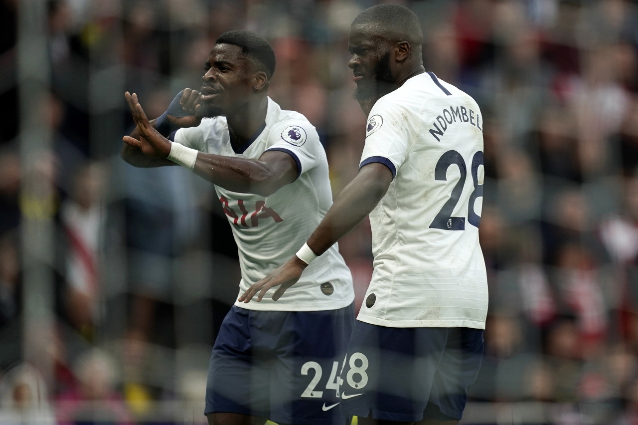 马拉加喜迎胜利，士气大振！的简单介绍