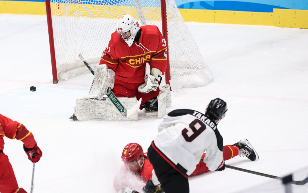 冰球小组赛落幕,强队悉数晋级 冰球小组赛落幕,强队悉数晋级