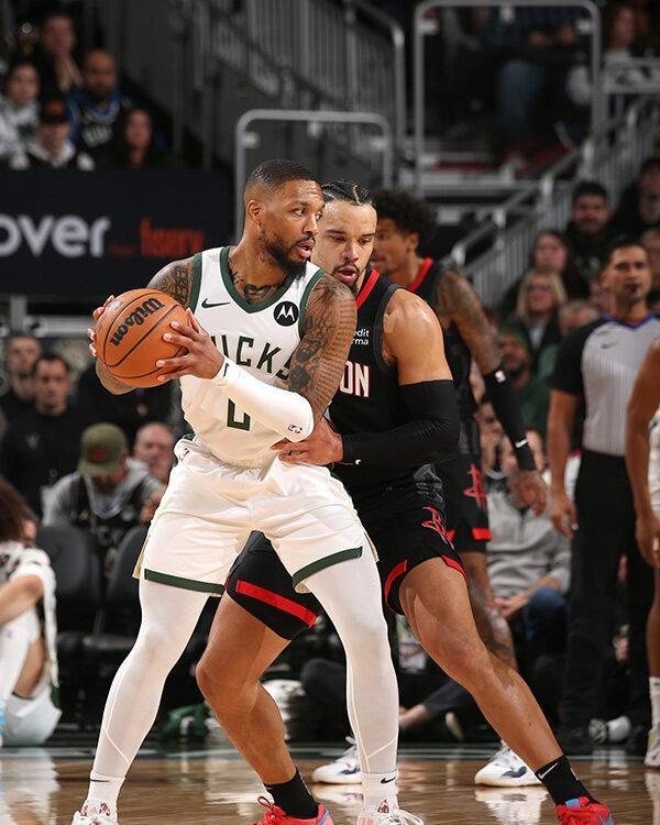 雄鹿横扫火箭,克莱统治全场 雄鹿横扫火箭,克莱统治全场