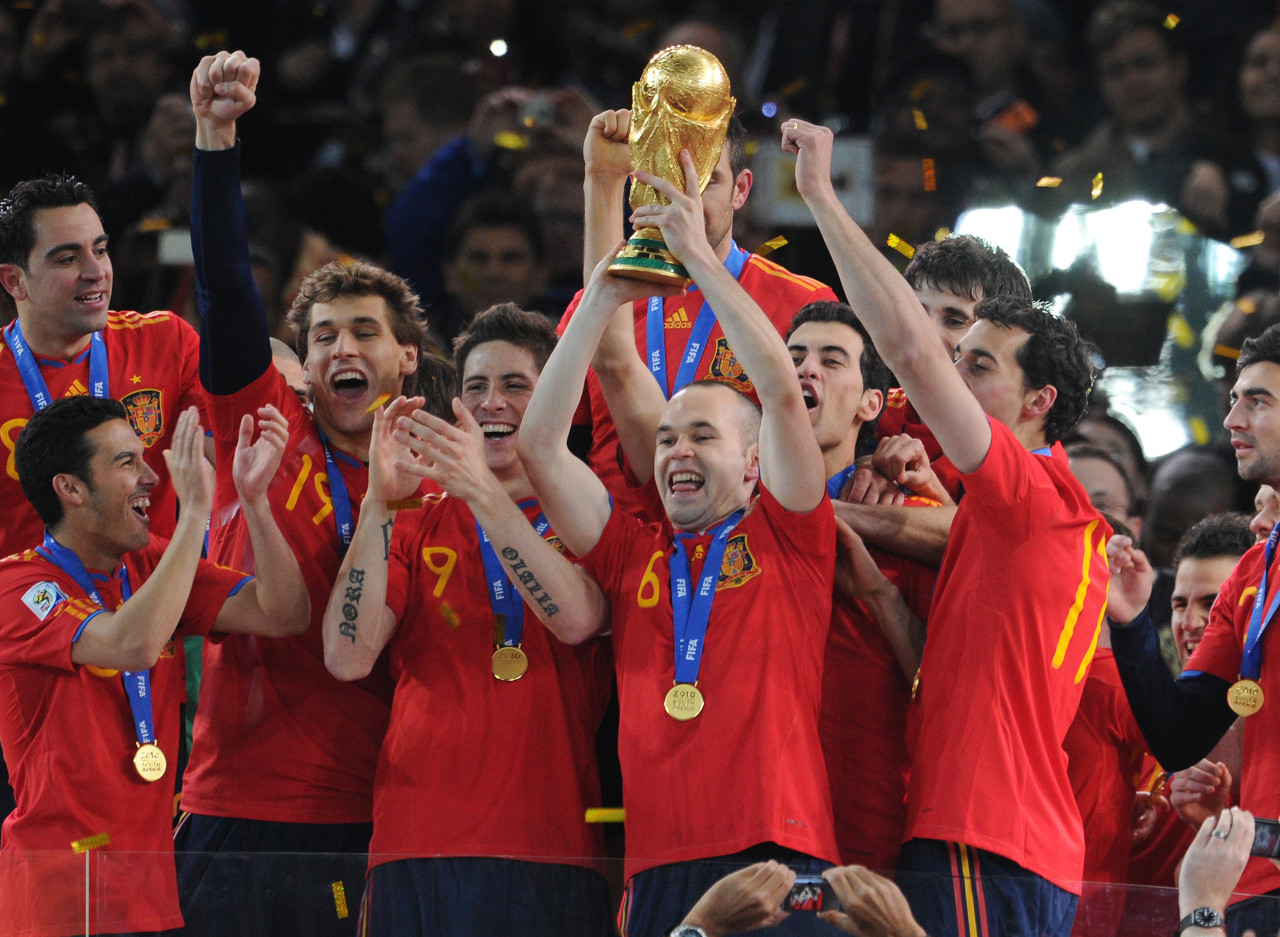 足球赛上球员们竭尽全力争取胜利 足球赛上球员们竭尽全力争取胜利