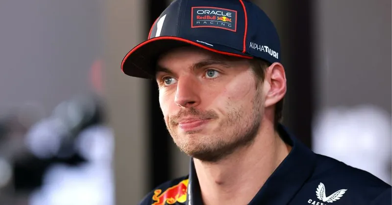 红牛车队鏖战阿斯顿马丁,维斯塔潘高光表现 红牛车队鏖战阿斯顿马丁,维斯塔潘高光表现